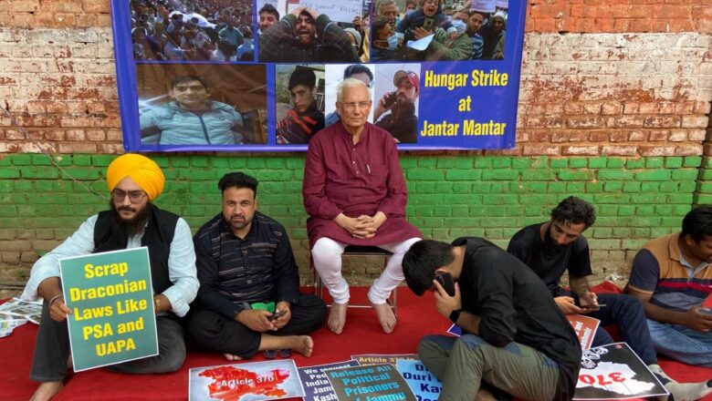 Kashmiri activists protesting at Jantar Mantar submit ‘blood-signed letter’ after authorities order them to leave