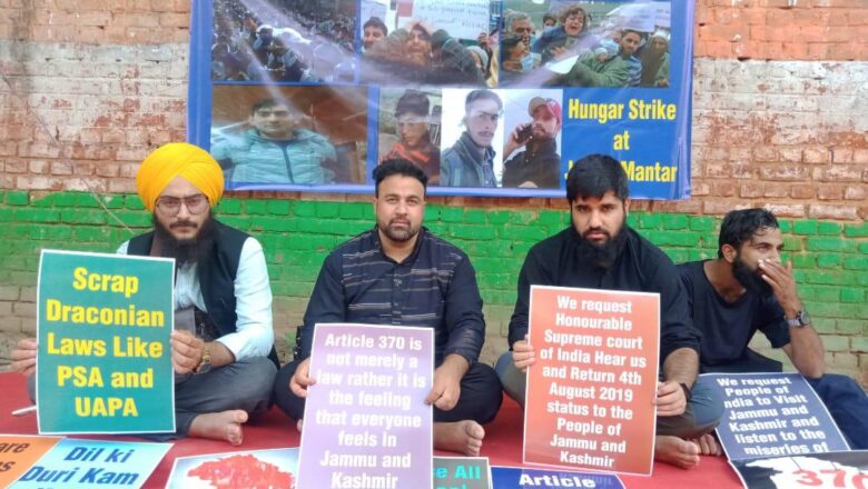 Kashmiri activists reach Jantar Mantar, Launch hunger strike to demand restoration of Article 370, 35 A