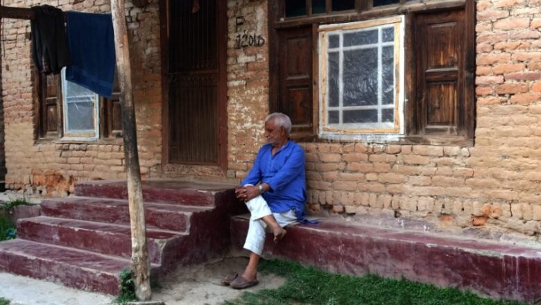 Admin rebuts ‘’10 Kashmiri Pandit families leave their village in Shopian’’