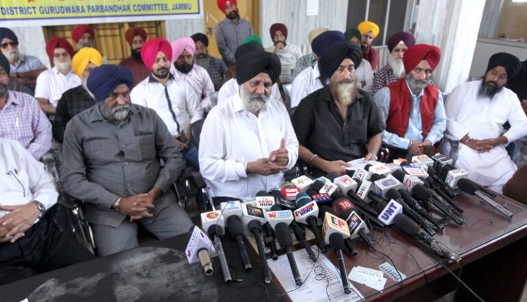 Admin bars Sikh aspirants appearing with ‘Karas’ in exam, DGPC demands FIR against erring officials