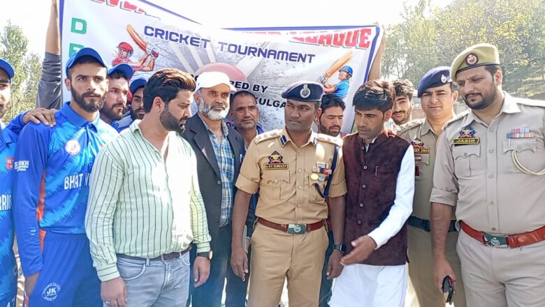 Devsar Premier League starts, SSP Kulgam felicitates participants