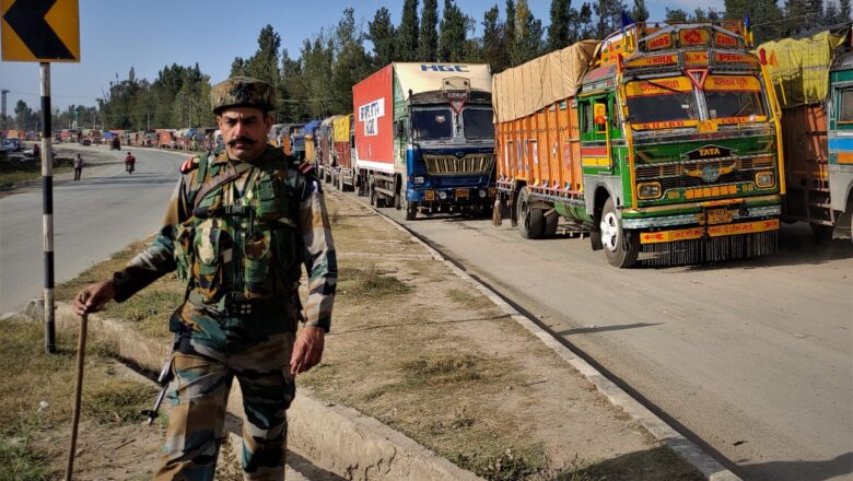 6000 apple laden trucks stuck on Kashmir highway: KVFGD