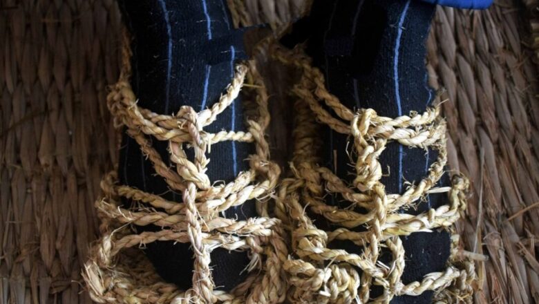 60-year-old Kashmiri man makes Pulhoor, Keeps Kashmiri tradition alive