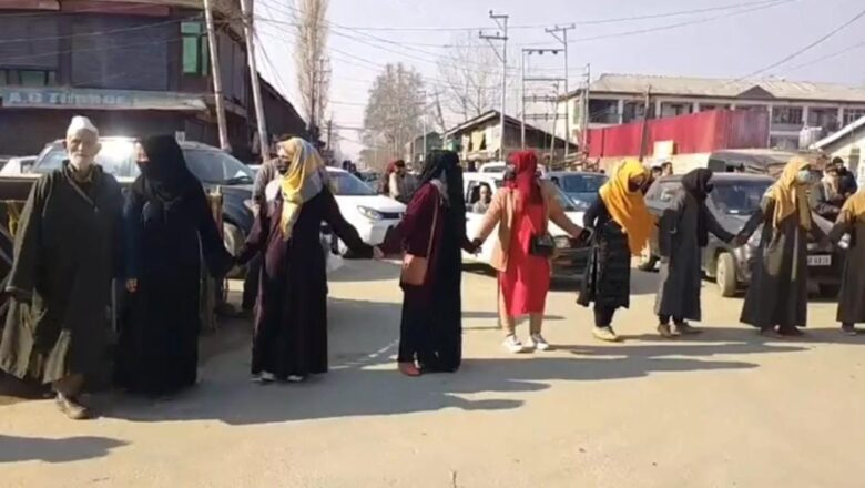 Accusing KU of unfair evaluation of examination papers, GDC Sopore students stage protest