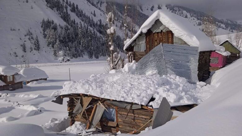 Under-construction house damaged due to snowfall in Bandipora’s Tulail