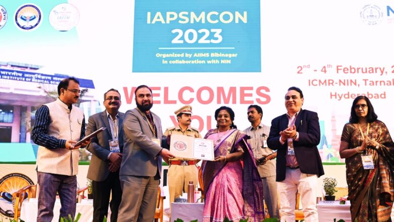 Kashmiri professor receives IAPSM fellowship