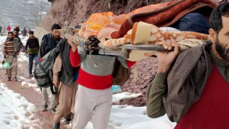 Snowbound road forces family to carry postpartum mother on cot for 2 kms in Uri