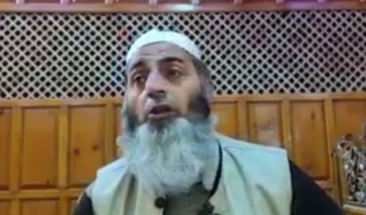 Prominent Kashmiri cleric suffers heart attack in Madina, hospitalised