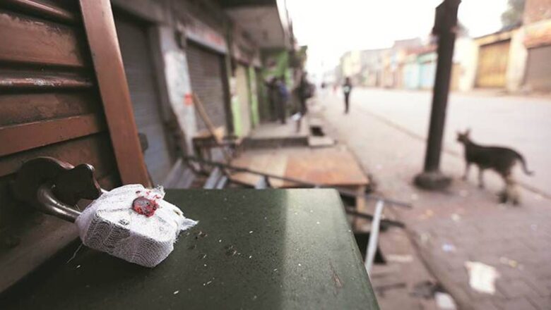 Anantnag: 39 shops allegedly built on ‘state land’ sealed in Bijbehara, Protests against eviction drives hit Harnag