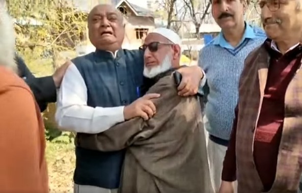 Muslims in Pulwama greet Kashmiri Pandits with open arms and teary eyes