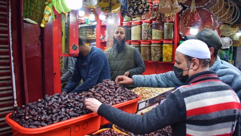 Amid Ramadhan, Markets across Kashmir witness massive rush