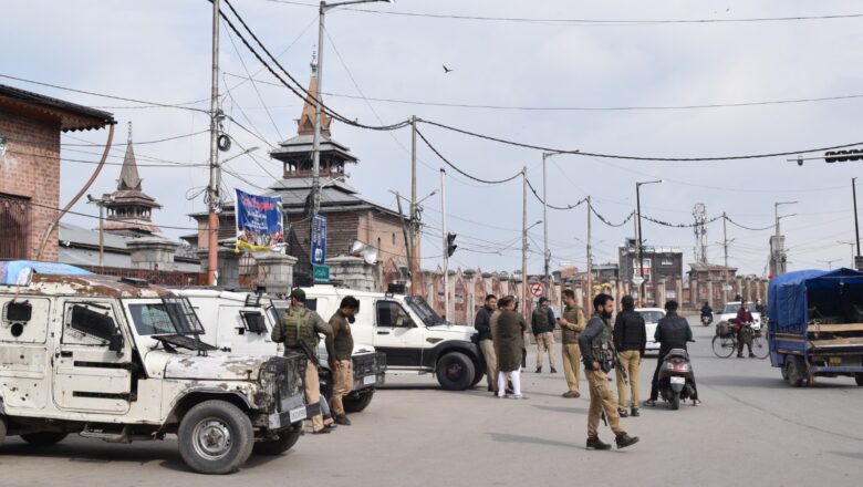 Authorities disallow prayers at Jamia Masjid of Srinagar