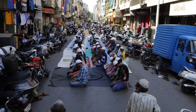In UP, Police register FIRs against Muslims for offering Namaz on roads on Eid day