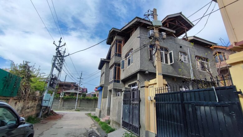 Srinagar Prostitution Racket: Locals demand action against house owner