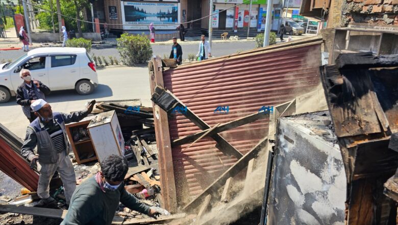 Five shops gutted in overnight blaze at Lal Chowk Srinagar