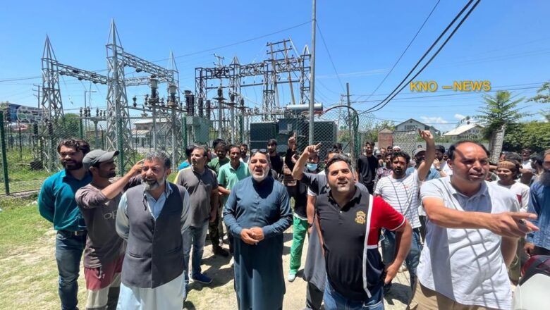 Industrial Estate employees protest in Sopore over power crisis