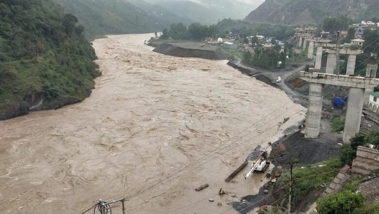 Water rises in Chenab River, at least 97 families evacuated in Akhnoor