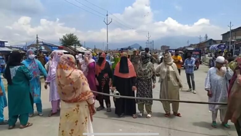 Power supply snapped after locals protest installation of Smart Meters in Srinagar’s Batamaloo