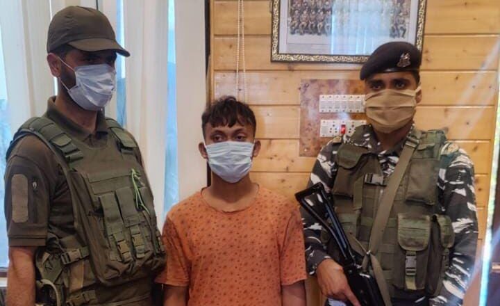 West Bengal resident arrested with stolen pistol in Srinagar