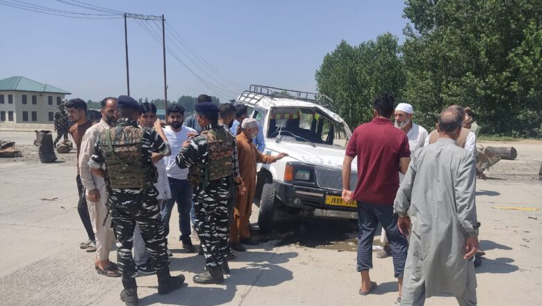 Seven persons injured in major collision between two vehicles in Bijbehara