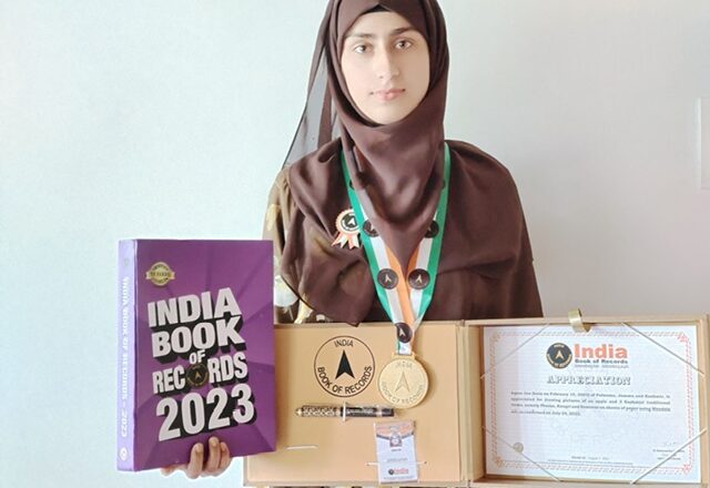 Kashmiri girl makes it to Indian Book of Records for promoting Kashmiri traditional items