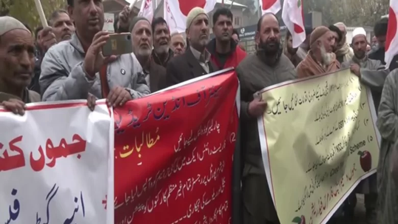 CITU, Kashmiri farmers protest in Srinagar against government policies