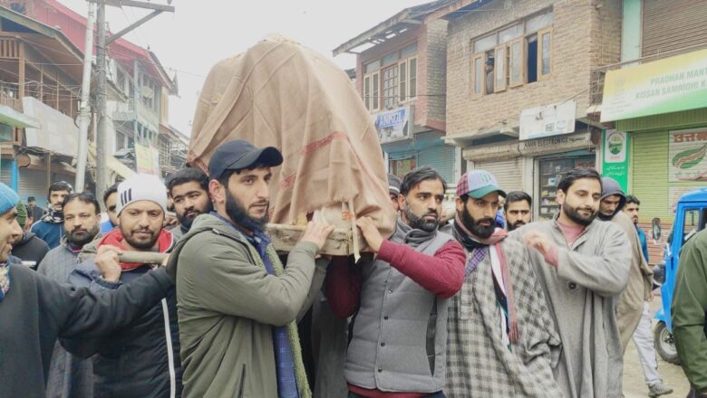 Muslims and Hindus come together to perform last rites of Kashmiri Pandit in Ganderbal