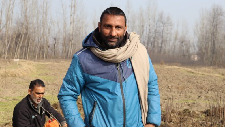 Kashmiri man quits government job, Flourishes with 2 lakh fruit plants annually