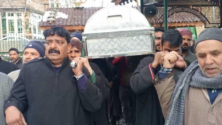 Condolences pour in for decased father of BJP leader Sofi Yousuf