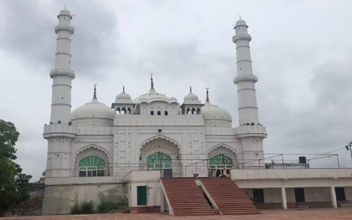 Court rejects Muslim appeal after Hindutva groups lays claim on Teele Wali Masjid in UP