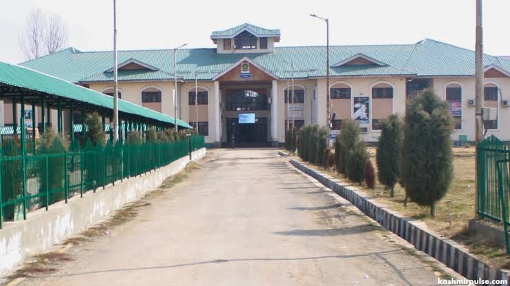Contractual lecturers at GDC Pulwama raise concern over low remuneration, seek increase