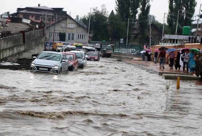 Locals question ‘Smart City’ initiative as heavy rainfall inundates Srinagar