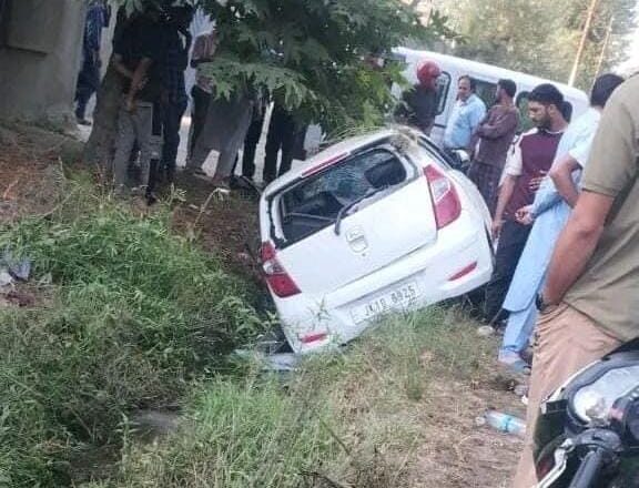 Four including three Anantnag town residents injured in Kulgam road accident