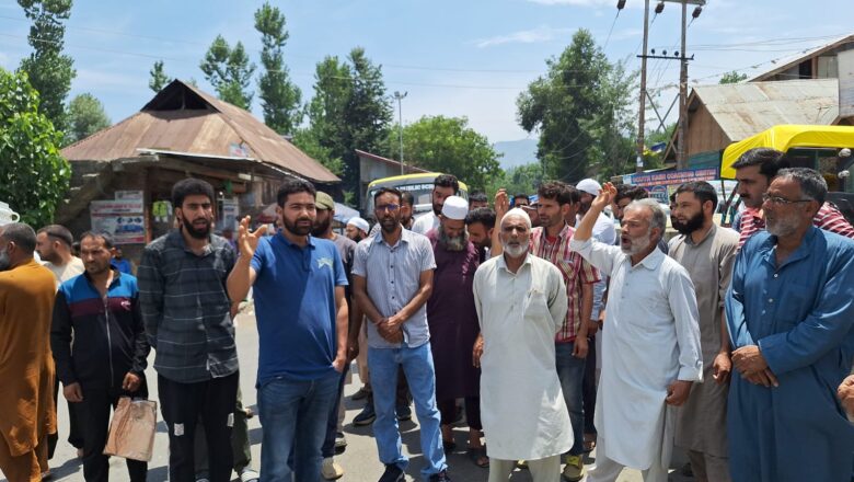 Kulgam residents protest against water scarcity