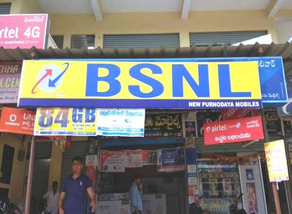 BSNL exchange in Kulgam halts SIM card distribution, Residents struggle