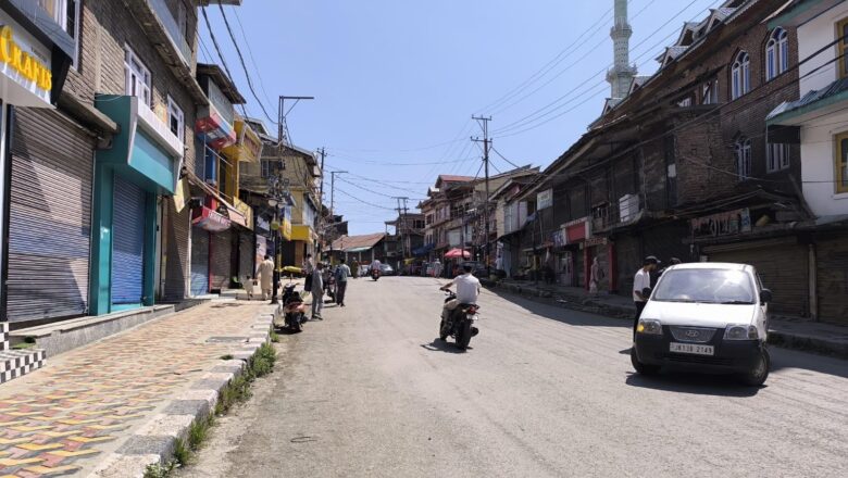 ‘Decongestion’ of Kulgam town hits local trade, protest and shutdown in town