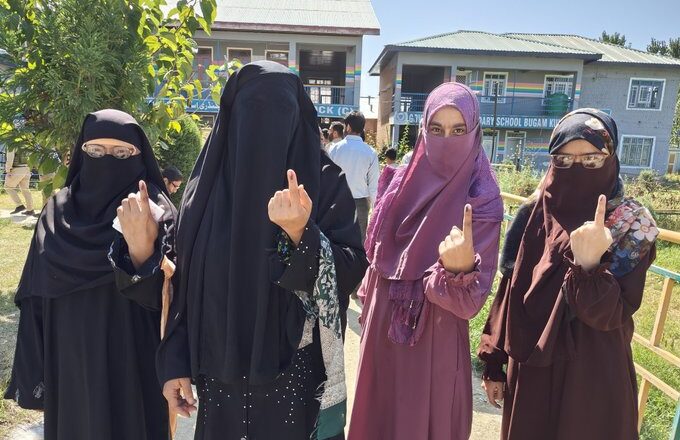 At 1 P.M., Voter turnout out reaches nearly 40 per cent in Kulgam