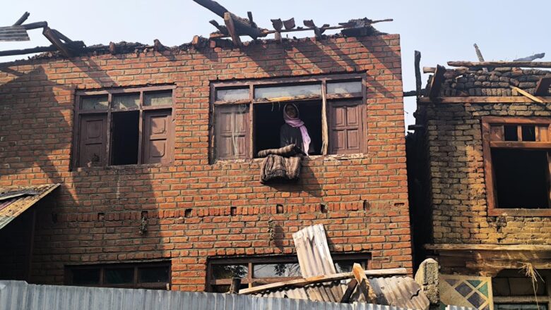 Four houses, cowshed damaged during overnight blaze in Kulgam area