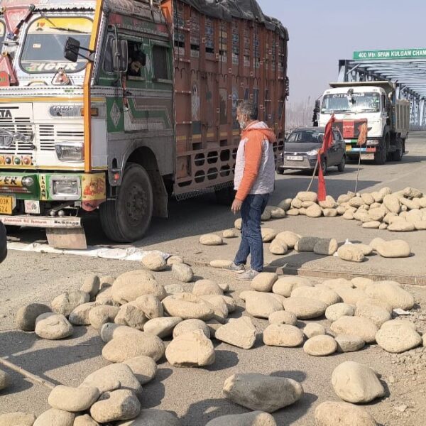 Built in 2012, Kulgam bridge develops cracks; locals demand enquiry