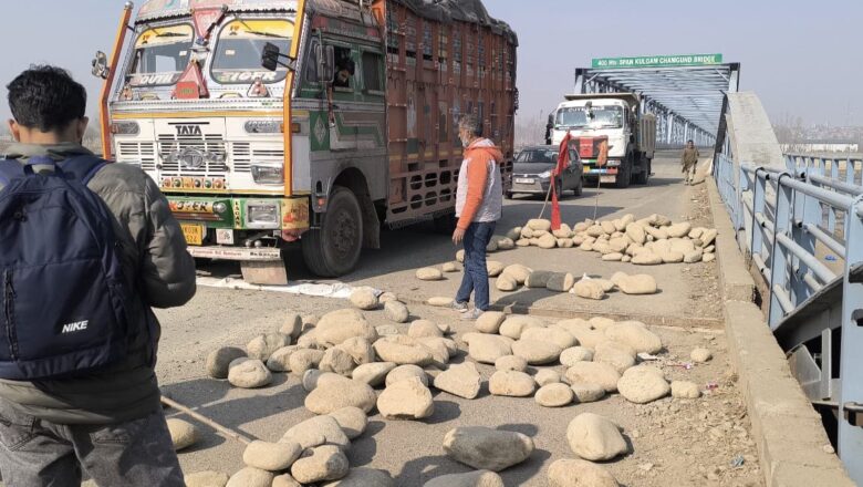 Built in 2012, Kulgam bridge develops cracks; locals demand enquiry