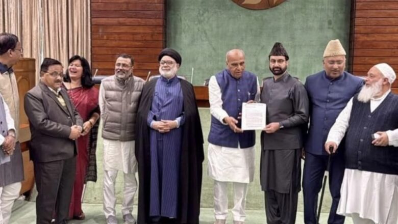 Kashmiri ulema submit memorandum on Waqf Bill to JPC chairman