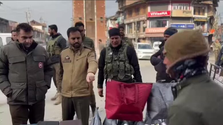 Anantnag police earns praise for balancing pedestrian safety and vendors’ rights