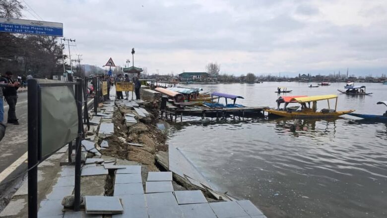 Dal Lake footpath collapses near Ghat 17