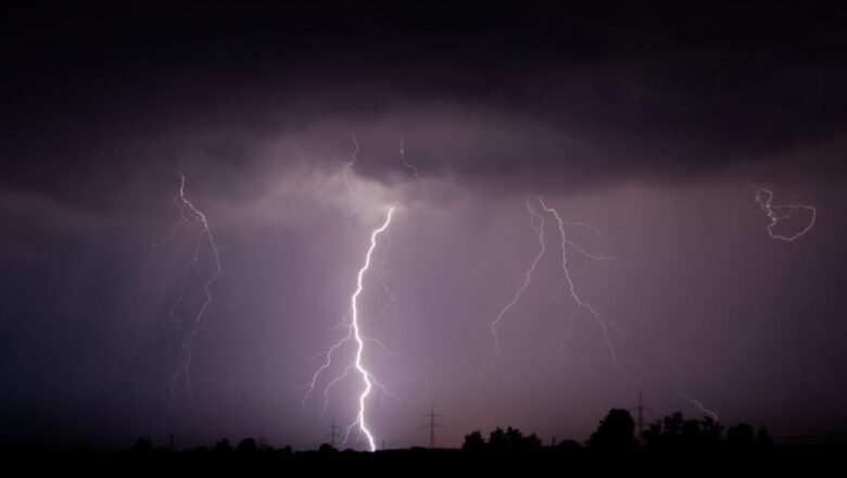 Three Injured as thunderstorm strikes Chandoosa in Baramulla