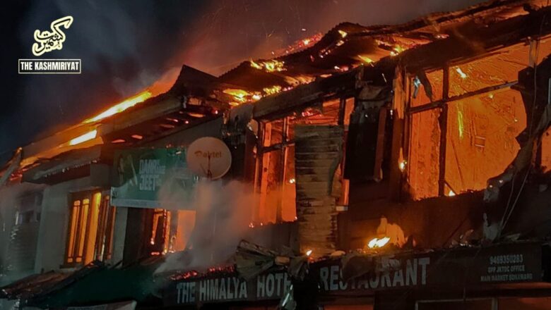 Massive fire engulfs 4 residential structures in Srinagar area