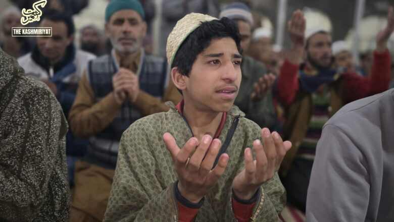 ‘Aye Mahe Ramdhan Alvida’: Emotions, Devotion run high as thousands flock mosques on Jumatul vida in Kashmir