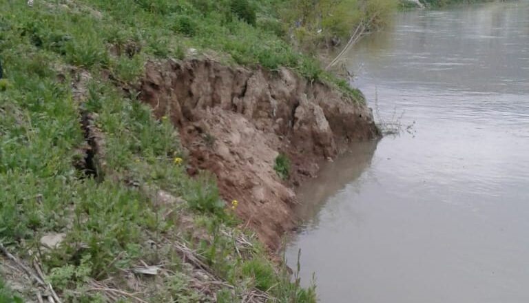 Fear grows in Bandipora after Jhelum embankment breach