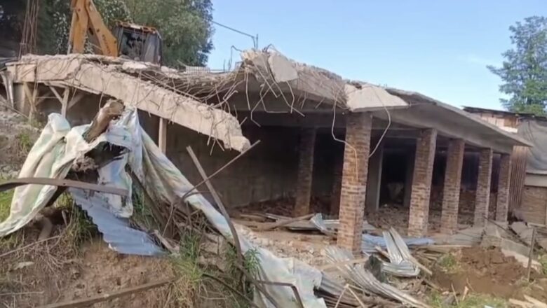 Illegal buildings demolished in Kulgam town under urban planning enforcement, says admin