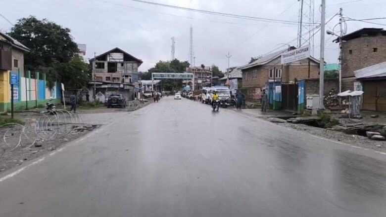 Shopian shuts down over Dy Ceo office relocation, Protesters call move ‘unjust’