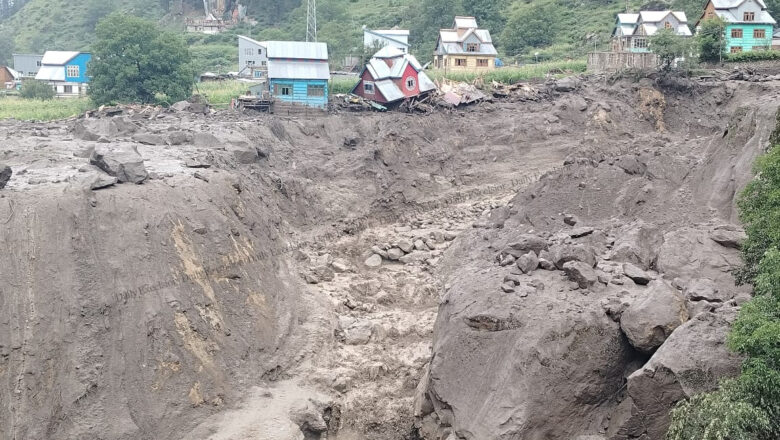 Chashoti cludburst, 12 feared dead; Machail Mata Yatra suspended